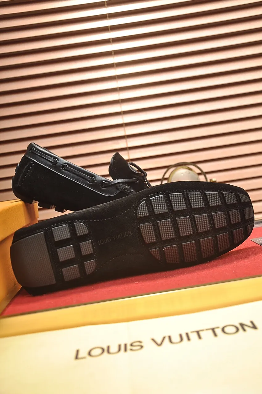 Men's men's shoes 💰420💶 [LV Doudou shoes] (water-dyed cowhide lining) new model is on the market, available on the official website. The new Doudou shoes are processed into single-color materials, and the uppers are made of imported cowhide material. The body of the shoe is fully hemmed with mark thread, and is lined with imported original cowhide leather. The elegant shoe shape is super suitable for all-matching, and the size is 38-44.